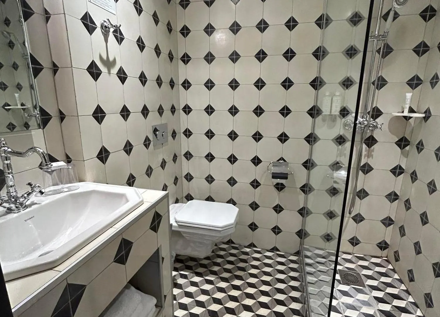 Du Continent Hotel 3*